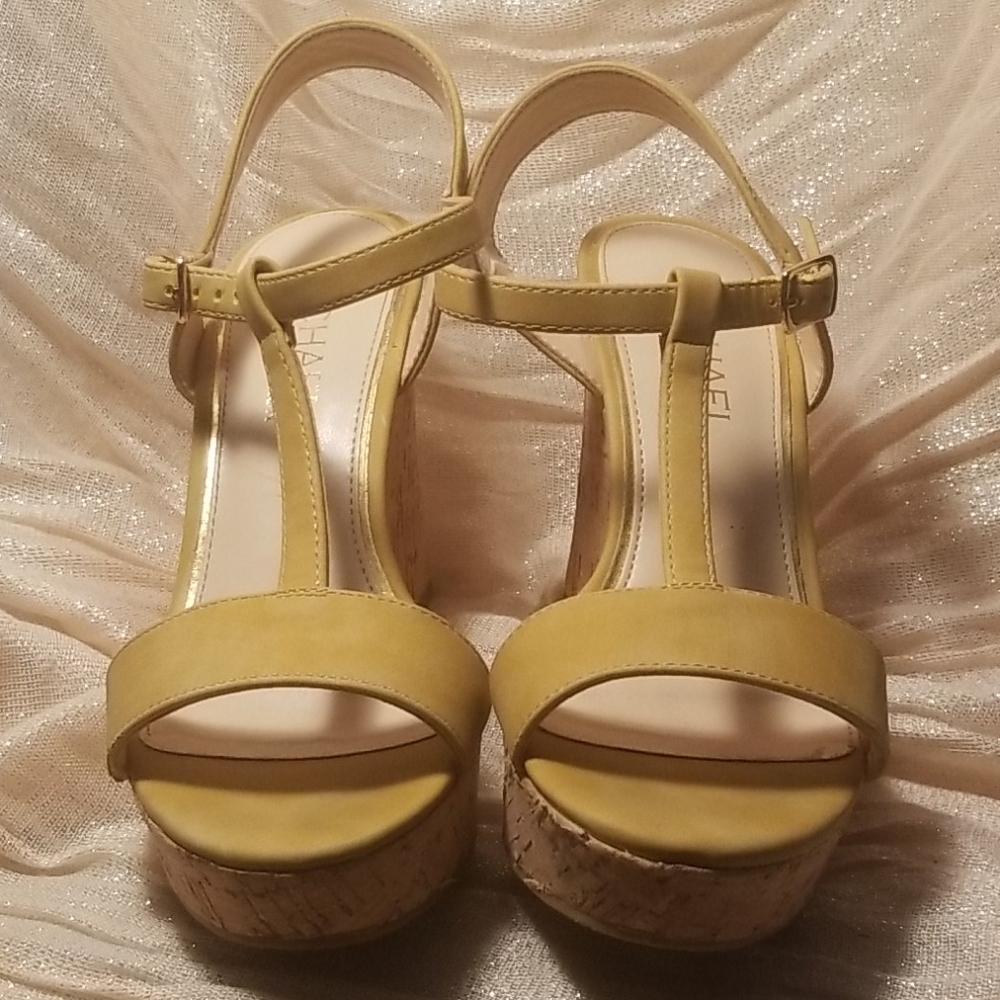 Michael  by Michael Shannon Wedges Size 6
